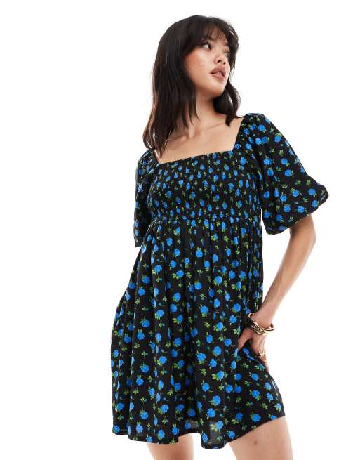 Wednesday's Girl - Mini jurk met gesmokt detail en fijne bloemenprint in zwart