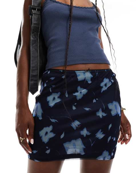 Wednesday's Girl - Mini rok van mesh met bloemenprint en strikdetail in zwart - view 1