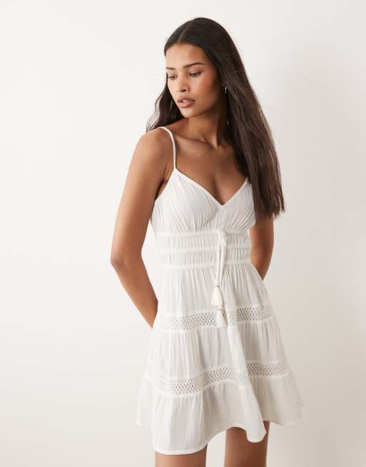 Wednesday's Girl – Mini-Strandkleid in Weiß mit Häkeldesign und Fransen, 3 von 4
