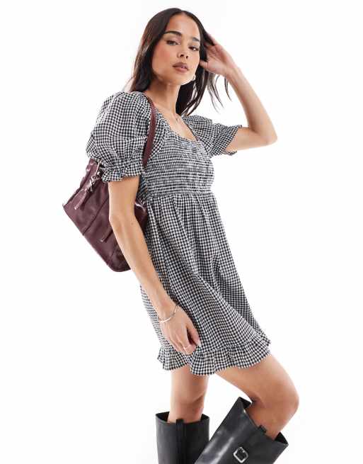Wednesday's Girl – Minikleid in Schwarz mit Vichy-Karo und gesmoktem Detail