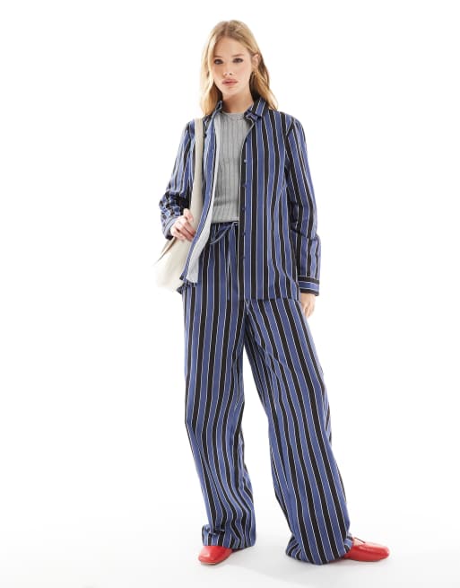 Wednesday's Girl – Oversize-Hemdbluse in Blau mit Blockstreifen, Kombiteil