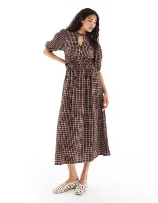 plaid print tie-waist midaxi dress in brown