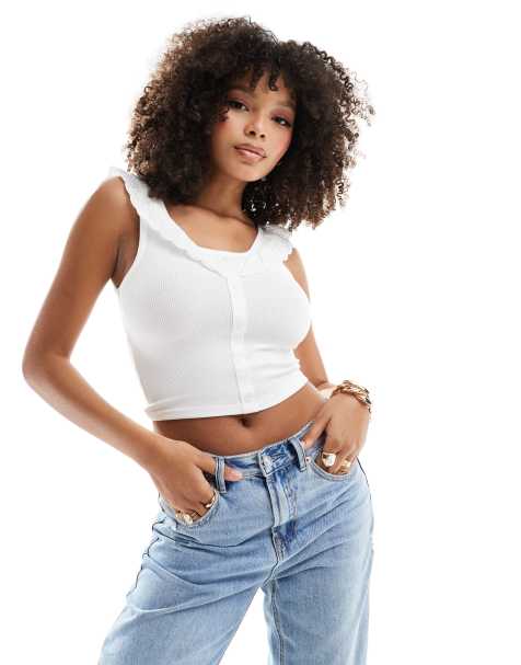 Wednesday's Girl – Prążkowany biały top na ramiączkach z falbanką z haftem angielskim - view 1