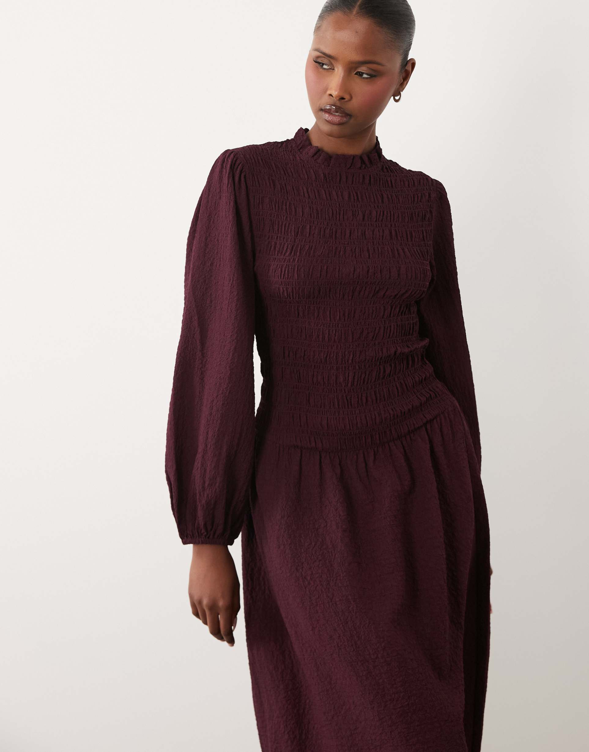 wednesday's girl puff sleeve shirred detail midaxi dress in deep purple