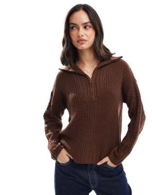 Wednesday's Girl - Pullover mit grober Rippung in Kokosbraun mit Reißverschluss