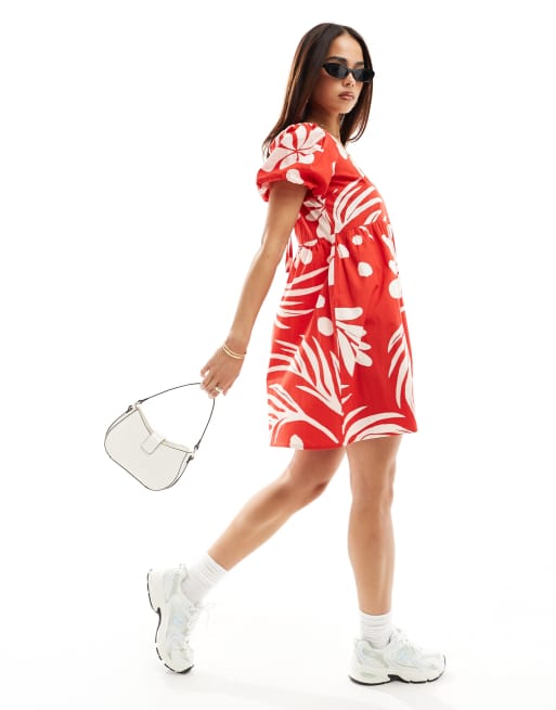 Wednesday's Girl - Rød smock-minikjole med pufærmer og tropisk print