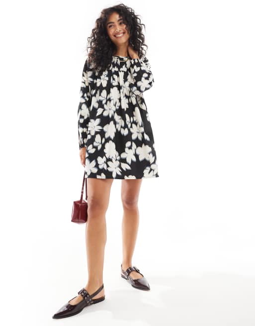 Wednesday's Girl - Robe babydoll courte à détail froncé et motif fleuri flou