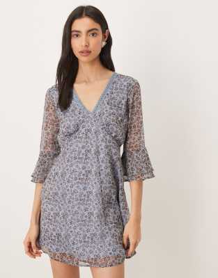 Robe courte à petites fleurs avec col V et manches fluides - Bleu et violet XS