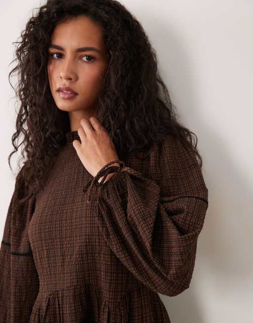 Wednesday's Girl robe courte smock texturée couleur chocolat, 2 de 4