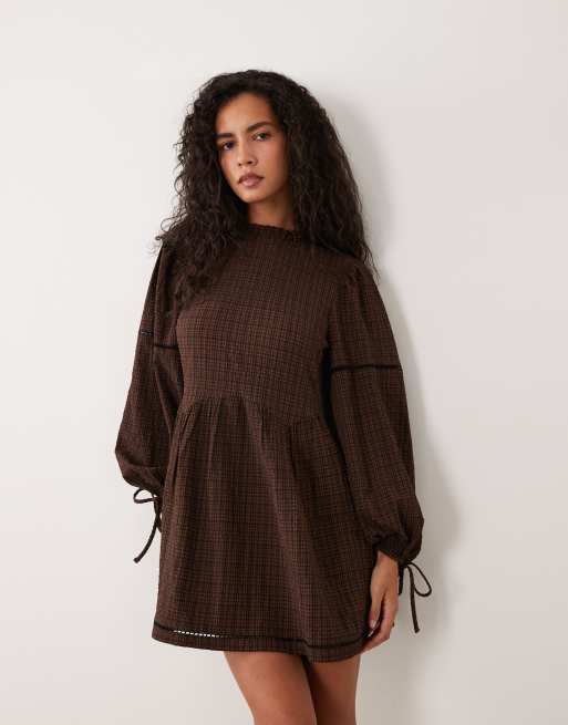 Wednesday's Girl robe courte smock texturée couleur chocolat, 3 de 4