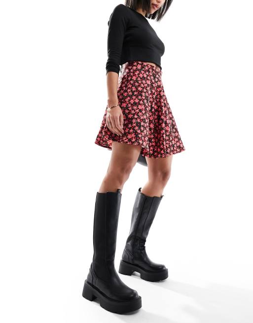 Wednesday's Girl – Różowa spódnica mini w drobny kwiatowy wzór
