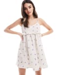 [Wednesday's Girl] Wednesday's Girl ruffle detail ditsy smock cami dress in white-Multi L WHITE