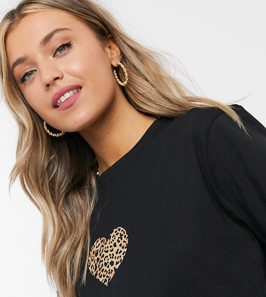 Wednesday's Girl - Ruimvallend cropped T-shirt met hart en luipaardprint-Zwart