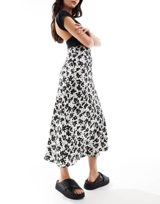 Wednesday's Girl - Schuingesneden midaxi rok met bloemenprint in crème en zwart