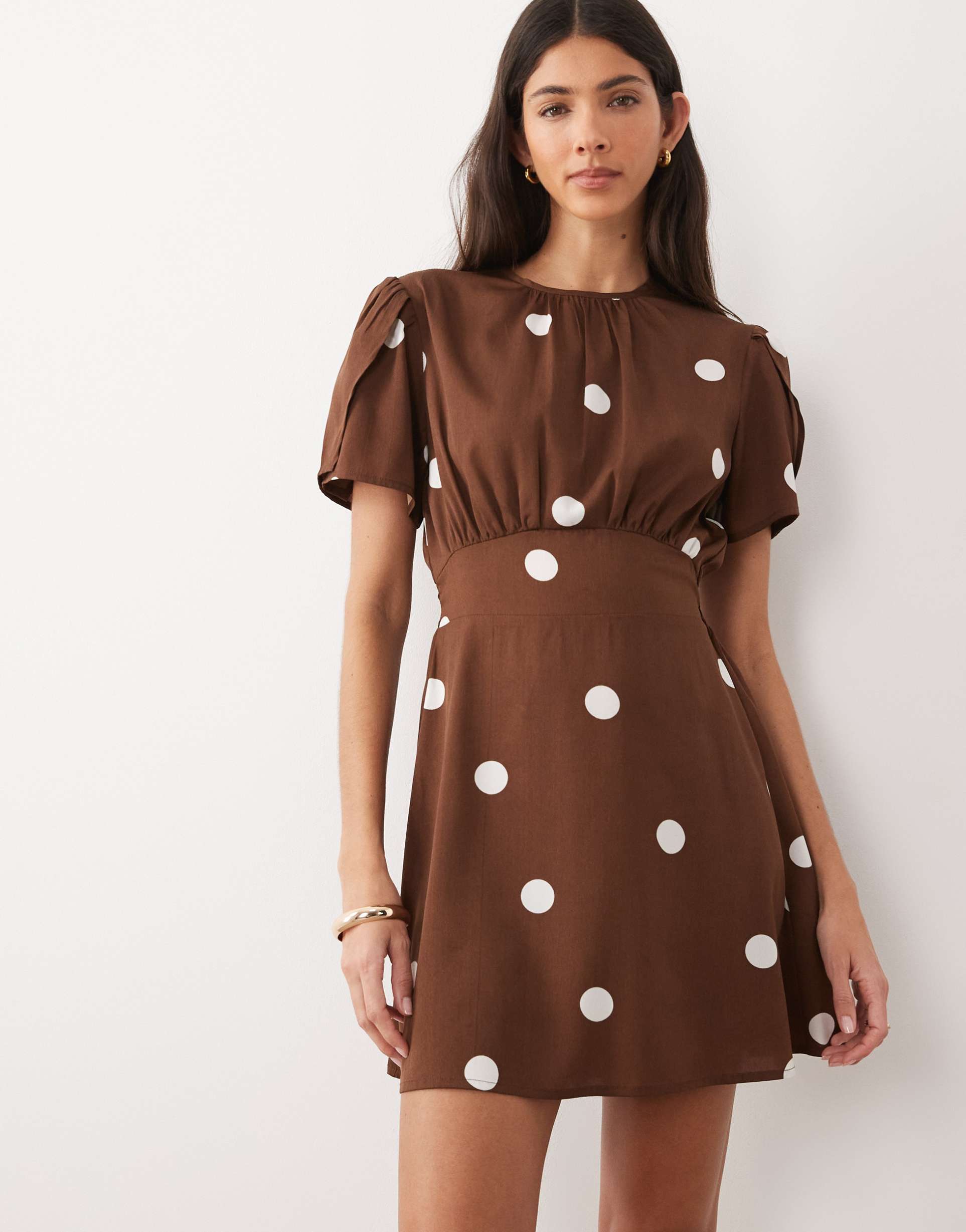 wednesday's girl short sleeve mini dress in brown polka dots