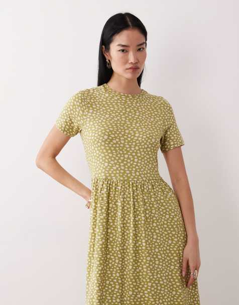 Wednesday's Girl short sleeve smudged dot print midi dress in green - view 1