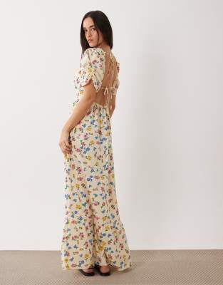 Wednesday's Girl Wednesdays Girl Short Sleeve Tie Detail Floaty Maxi Dress In Neutral