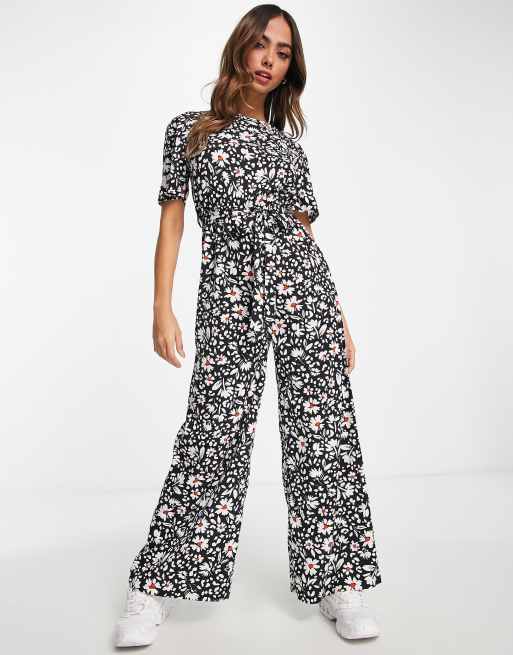 Wednesday's Girl Sort jumpsuit med vide ben og hvidt blomstermønster