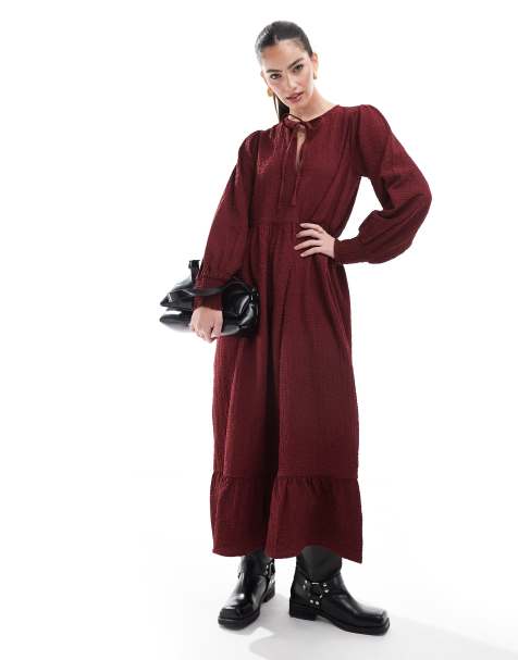 Wednesday's Girl – Strukturiertes Midi-Hängerkleid in Dunkelrot mit Bindedetails - view 1