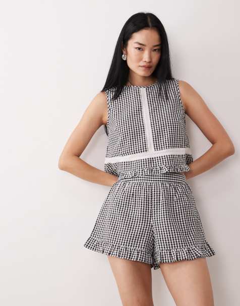 Wednesday's Girl – Svarta, ginghamrutiga shorts med volangkant, del av set - view 1