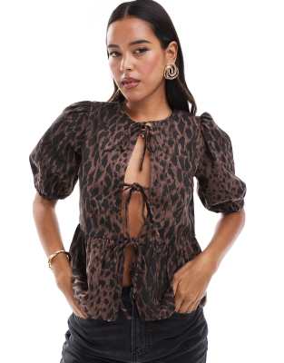 Wednesday's Girl Wednesday's Girl textured tie-detail puff sleeve top in brown leopard