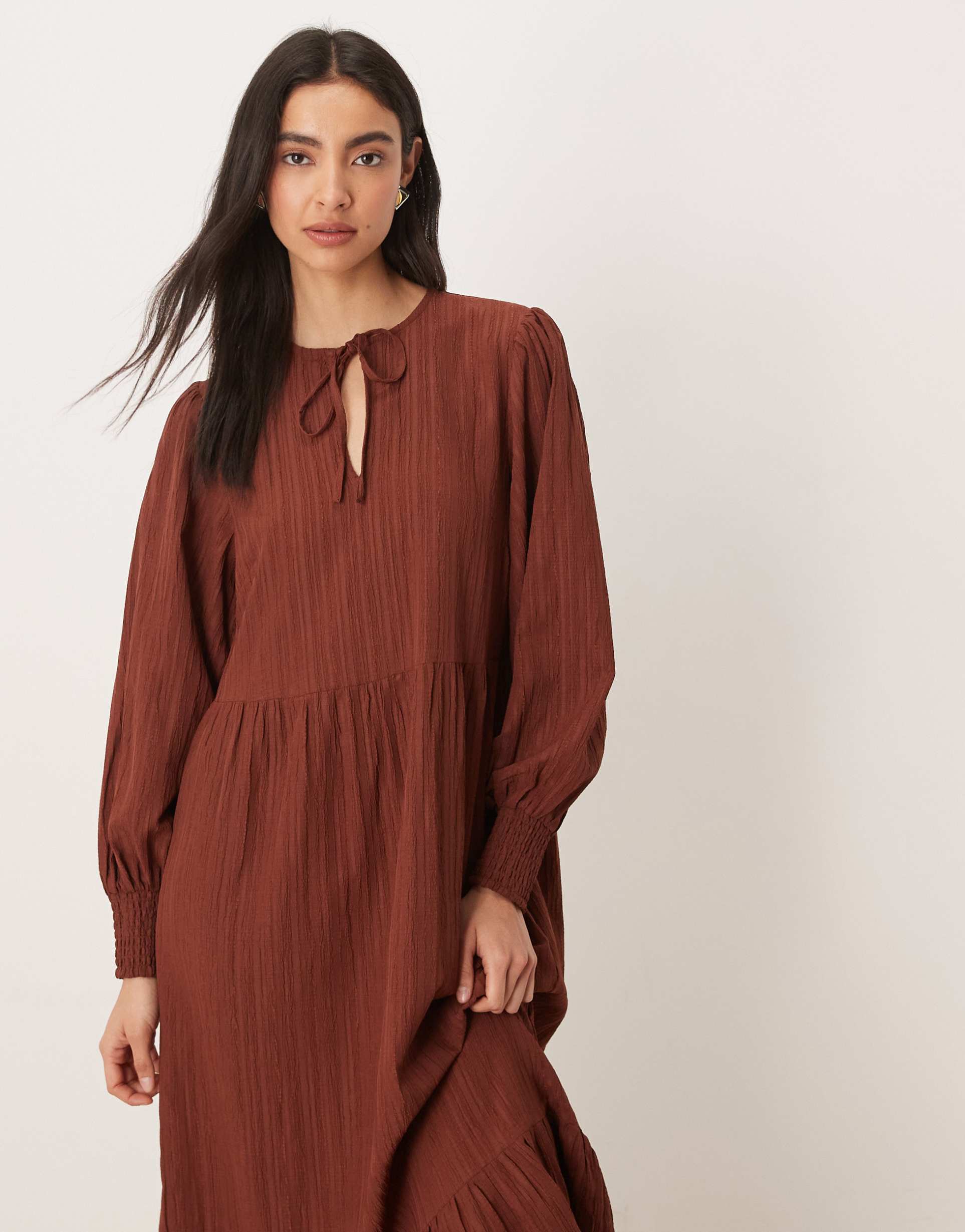 wednesday's girl textured tie detail smock dress in brown