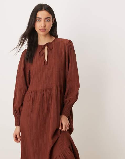 Wednesday's Girl textured tie detail smock dress in brown