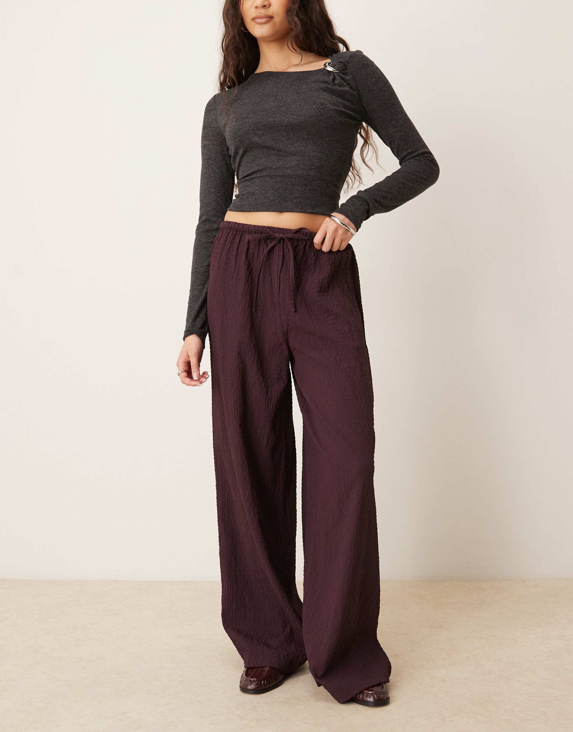 wednesday's girl textured wide leg tie up pants in plum