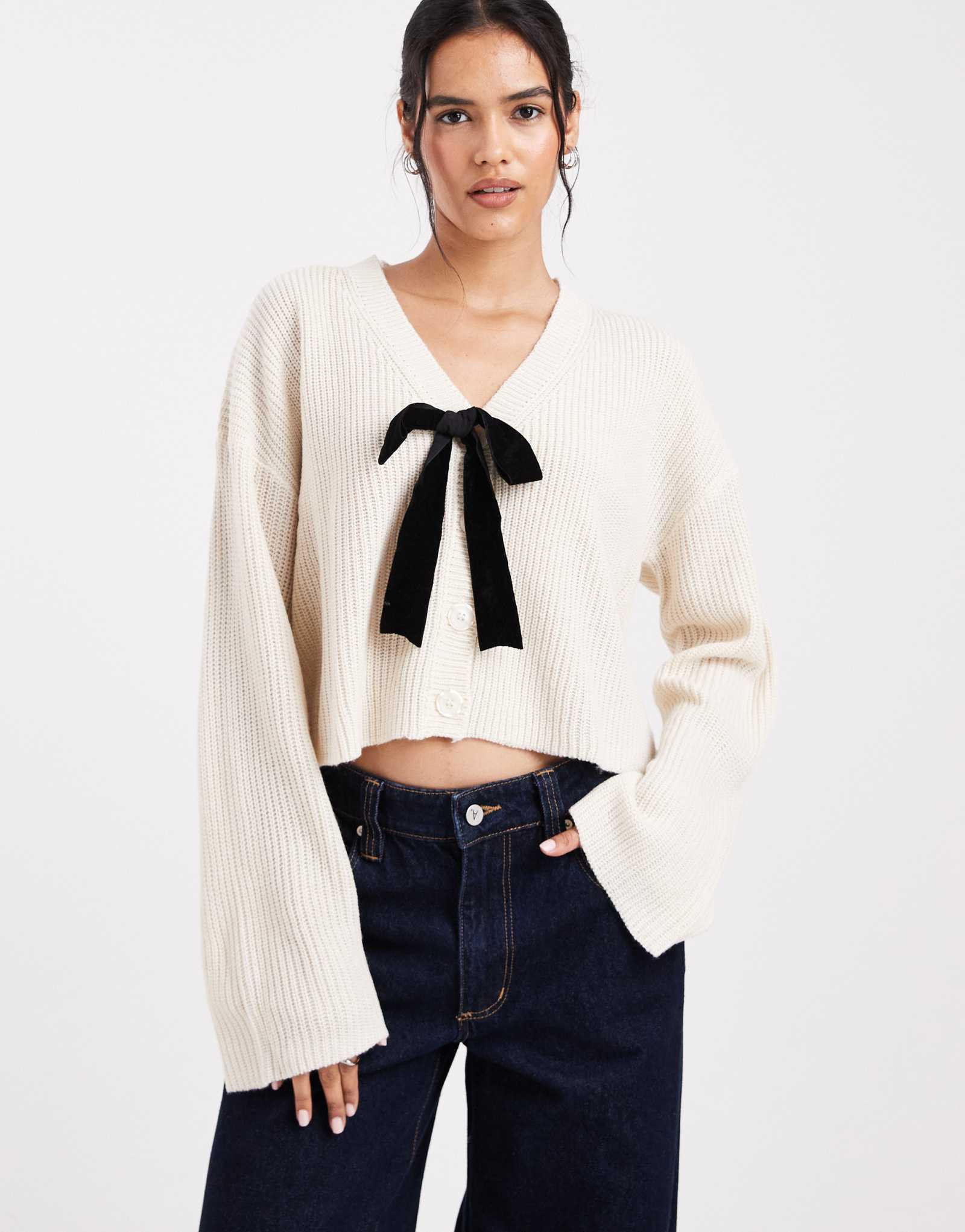 Кардиган с завязками для девочек в среду кремового цвета