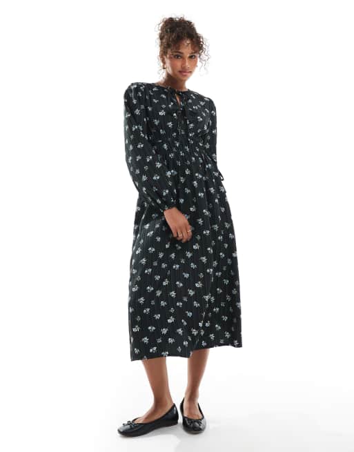 Wednesday's Girl tie-detail floral plisse midi dress in black