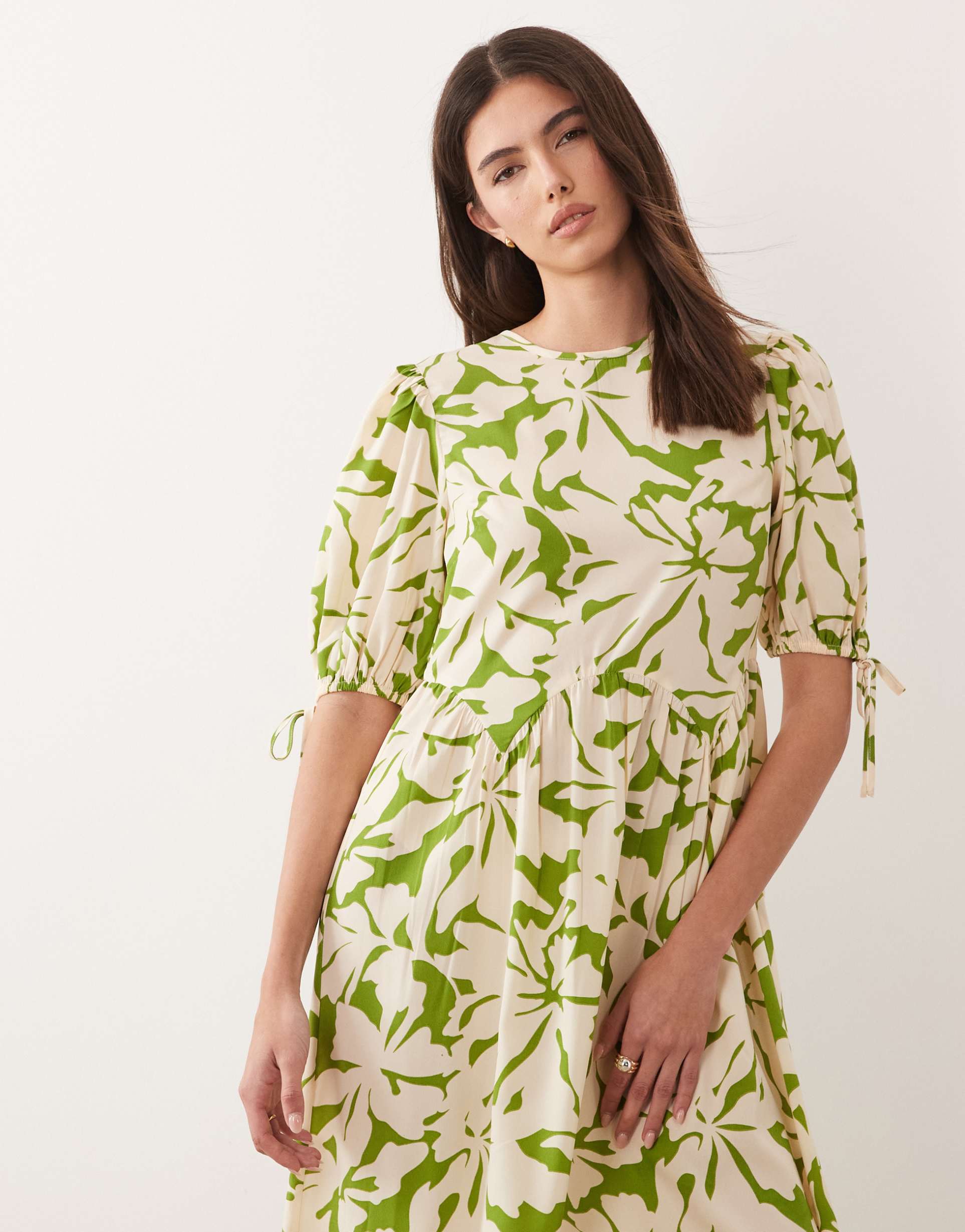 wednesday's girl tie detail short sleeve midaxi dress in green floral