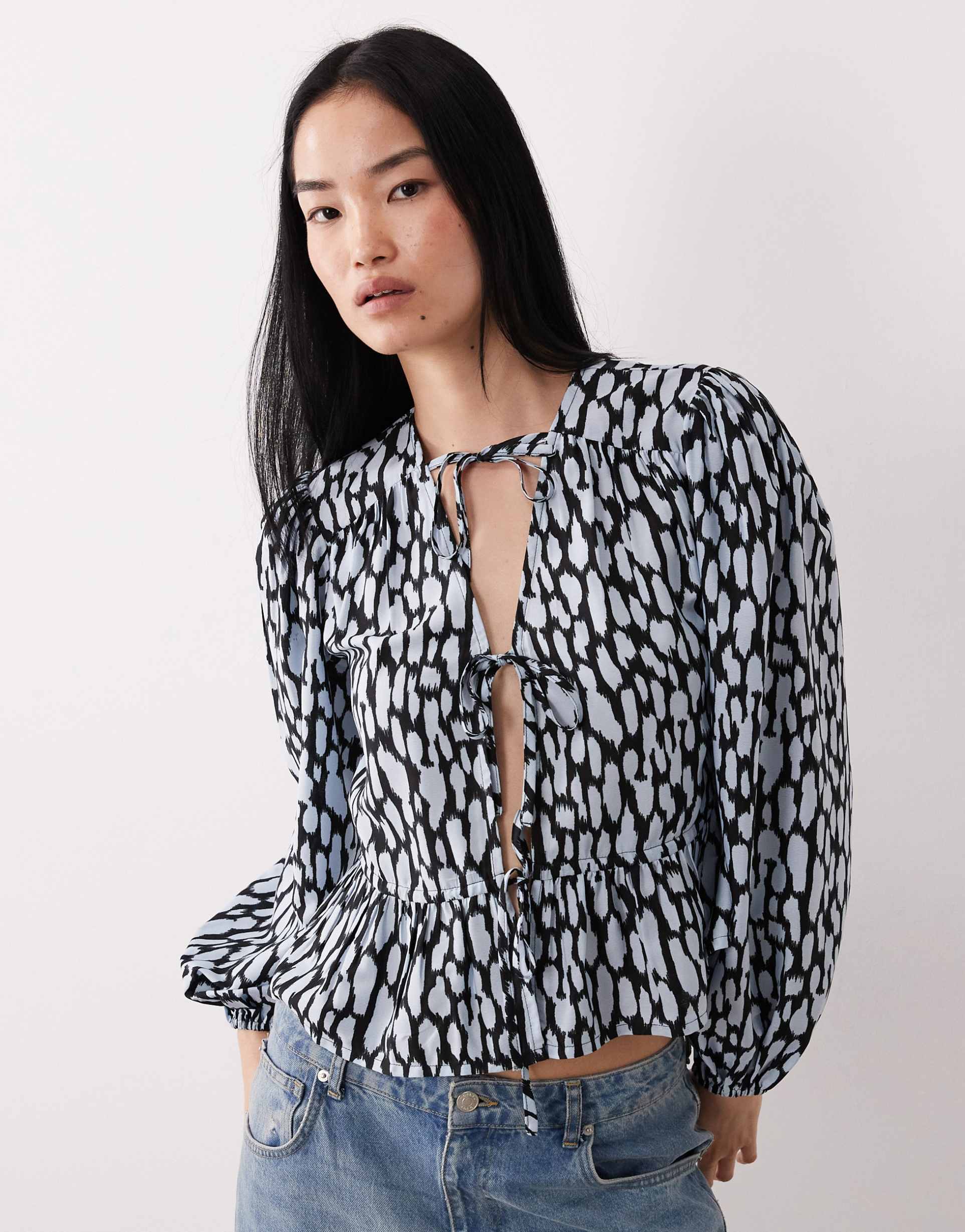 wednesday's girl tie detailing long sleeve smudged dots blouse in blue