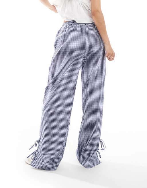 Wednesday's Girl tie-side gingham trousers in navy blue, 3 of 5