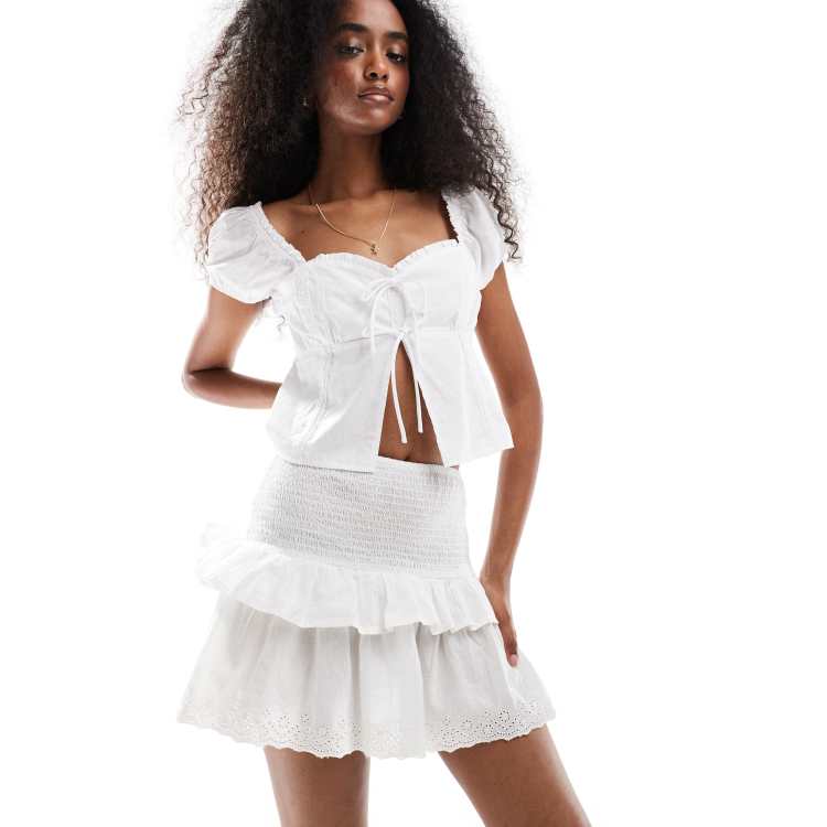 207872260-1-white?$n_750w$&wid