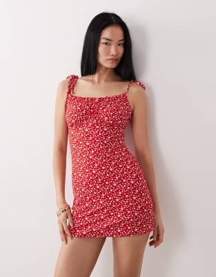 Wednesday's Girl - Trägerloses Jersey-Minikleid in Rot mit Blumenmuster und Carmen-Ausschnitt