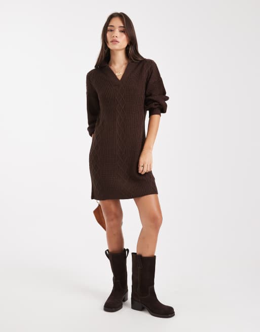 Wednesday's Girl - Trui-jurk met V-hals en kraagje in donkerbruin