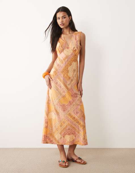 Wednesdays Girl v neck midaxi dress in orange paisley abstract print - view 1