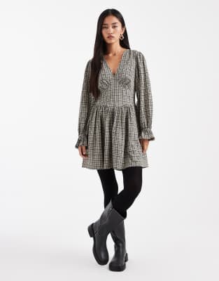 - V- Wednesdays Girl multi 10790₽