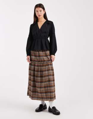 Wednesday's Girl V Neck Peplum Textured Long Sleeve Top In Black