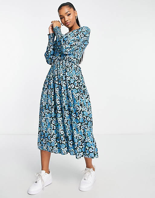 Wednesday's Girl v neck tie waist smock dress in blue meadow floral