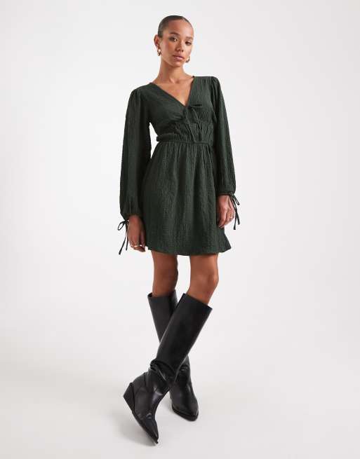 Wednesday's Girl - Vestito corto verde bosco testurizzato con maniche allacciate, 2 di 4