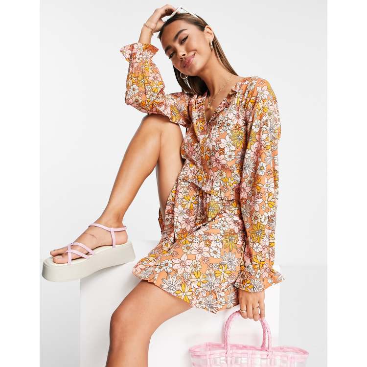 Wednesday's Girl Vestito grembiule corto con scollo a V e volant