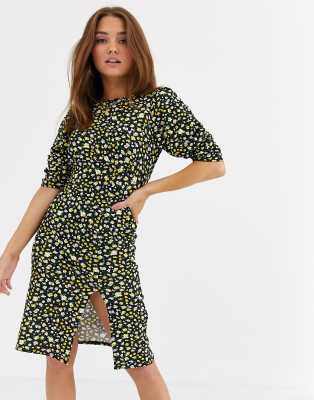 Wednesday's Girl – Vintageblommig sommarklänning med puffärm
