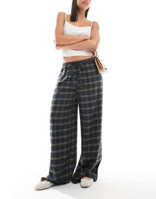 Wednesday's Girl - Weit geschnittene Hose in Grün und Marineblau mit Karomuster