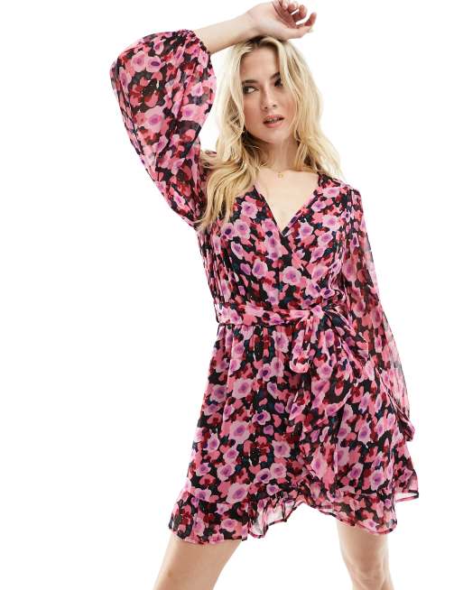 Wednesday's Girl – Wickel-Minikleid mit Blümchenmuster in Rosa