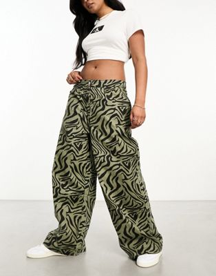 Wednesday’s Girl wide leg cropped twill trousers in khaki zebra-Green