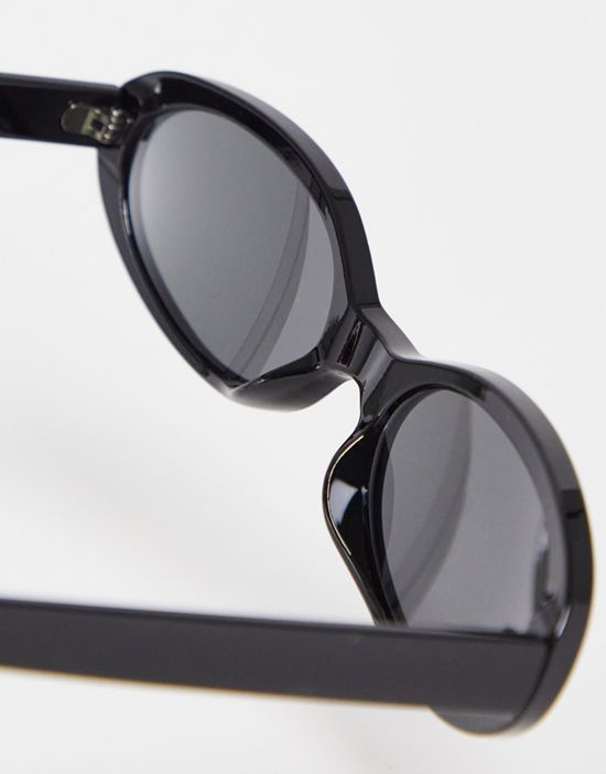 https://images.asos-media.com/products/weekday-90s-oval-sunglasses-in-black/202891261-4?$n_550w$&wid=550&fit=constrain