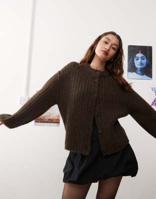 Weekday - Alika - Dicke Strickjacke aus Wollgemisch in dunklem Maulwurfbraun-Grau