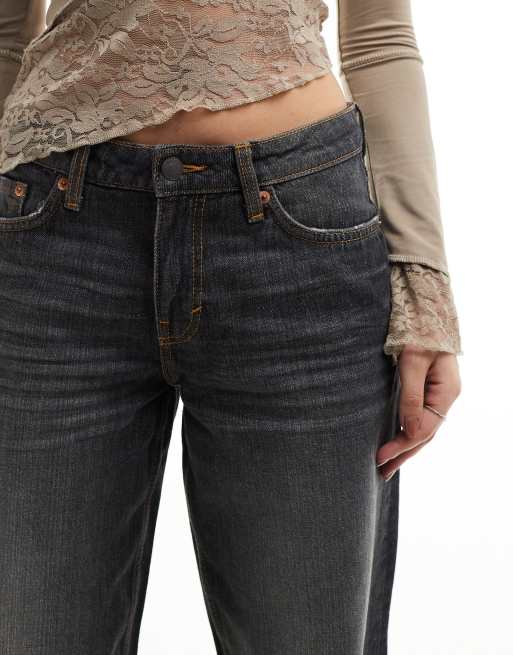 Weekday - Ample - Losvallende jeans met rechte pijpen en lage taille in asgrijs met wassing, 4 van 5