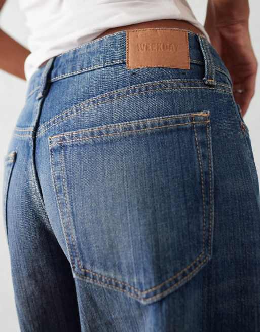 Weekday Ample low waist baggy fit jeans in streaky blue wash, 3 of 5